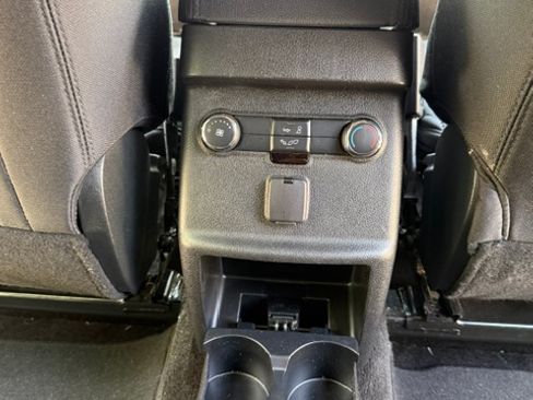 Used 2018 Ford Explorer XLT w/ Equipment Group 201A FWD image 8