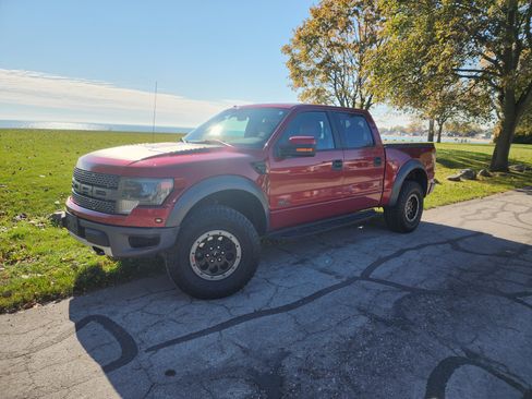 Used 2014 Ford F150 Raptor w/ Equipment Group 801A Luxury image 2
