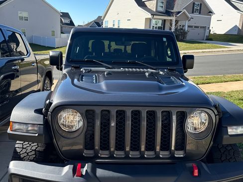 Used 2023 Jeep Gladiator Rubicon w/ Cold Weather Group image 2