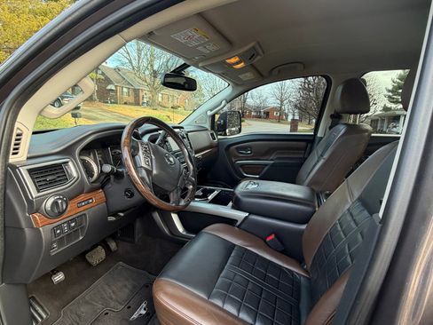 Used 2018 Nissan Titan Platinum Reserve w/ Platinum Utility Package image 9