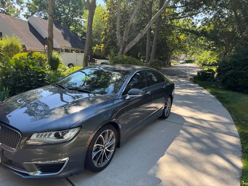 Used 2019 Lincoln MKZ Reserve w/ Reserve Plus Package FWD image 2