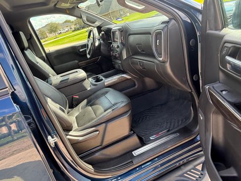 Used 2020 Chevrolet Silverado 1500 LT Trail Boss image 17