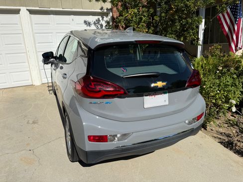 Used 2020 Chevrolet Bolt LT FWD image 4