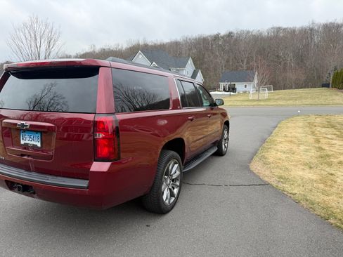 Used 2019 Chevrolet Suburban LT image 5