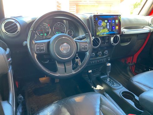 Used 2018 Jeep Wrangler Unlimited Rubicon w/ Connectivity Group AWD/4WD image 8