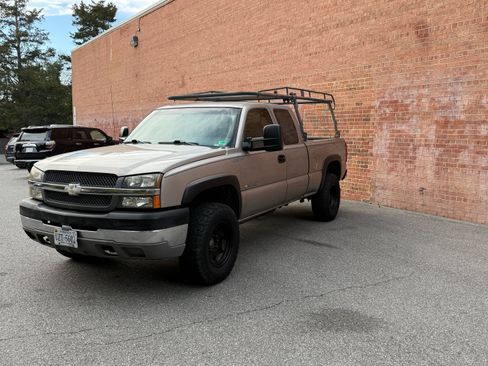Used 2003 Chevrolet Silverado 2500 4x4 Extended Cab w/ Snow Plow Prep Package image 4