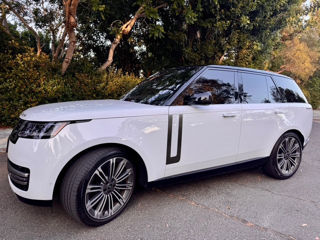 Used 2023 Land Rover Range Rover SE AWD/4WD image 1