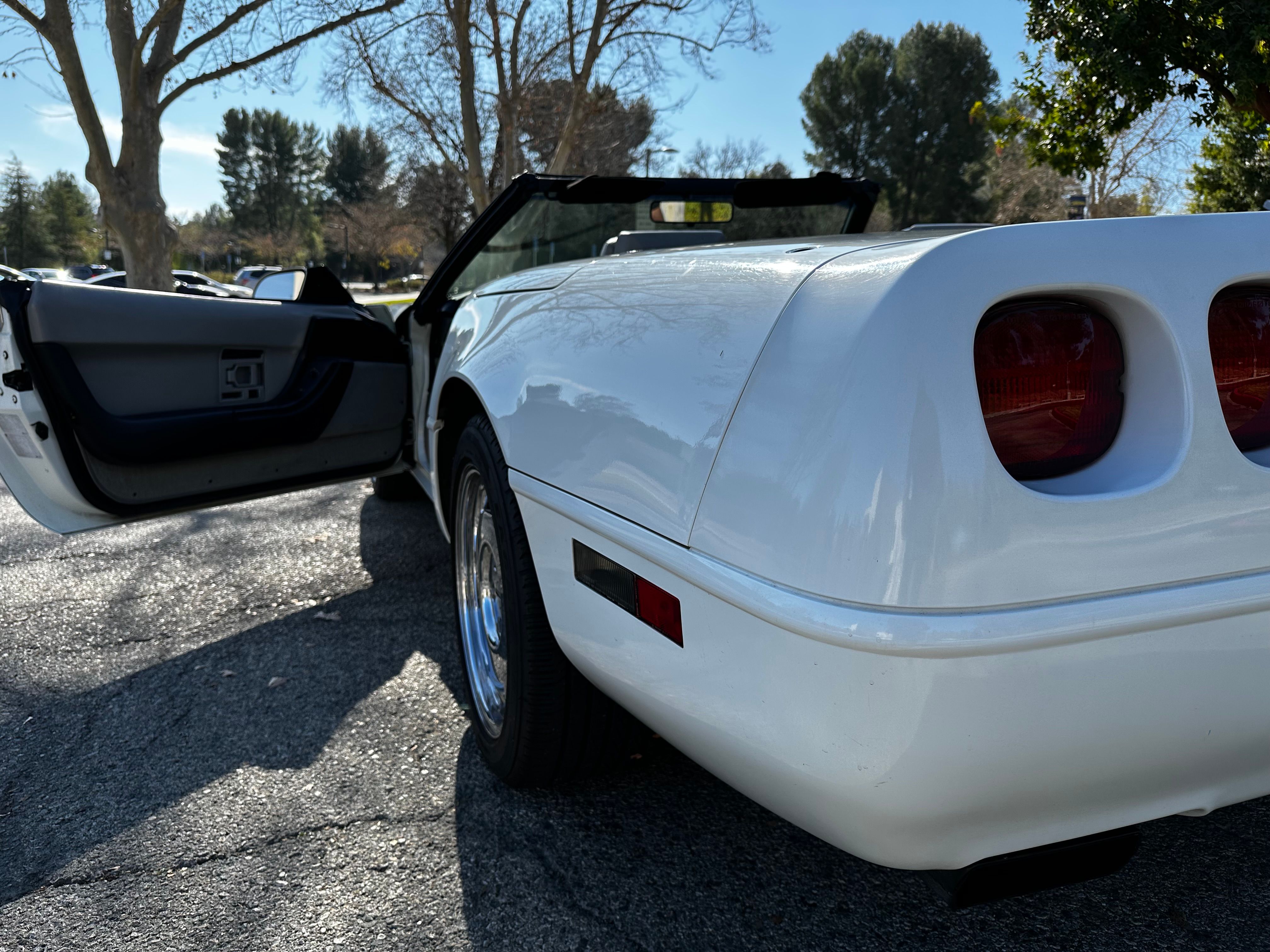 Used 1992 Chevrolet Corvette Convertible RWD image 6