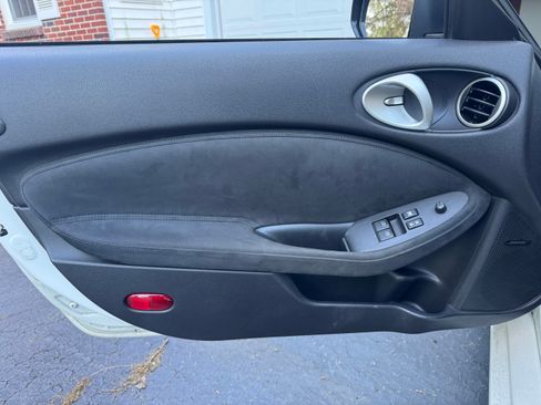 Used 2010 Nissan 370Z Touring w/ Sport Pkg RWD image 24