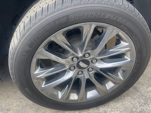 Used 2020 Cadillac Escalade Luxury w/ Escalade Sport Edition image 24