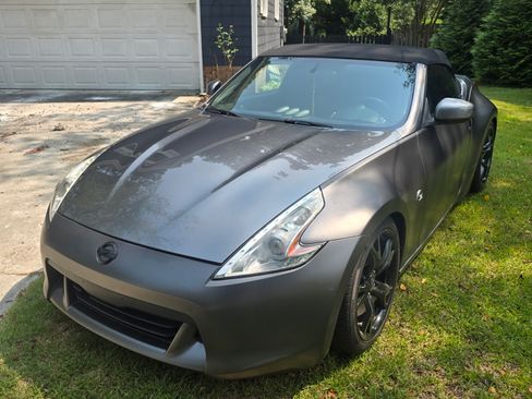 Used 2012 Nissan 370Z Touring w/ Sport Pkg RWD image 2