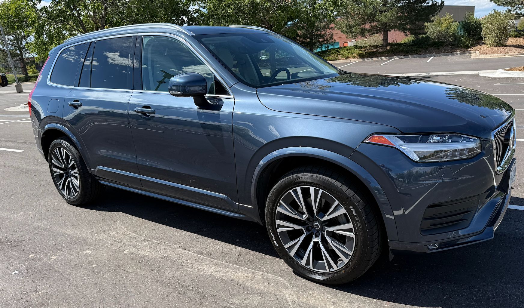 Used 2022 Volvo XC90 T6 Momentum w/ Advanced Package AWD/4WD image 1