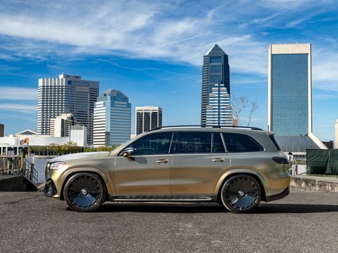 Used 2025 Mercedes-Benz GLS 450 4MATIC image 6
