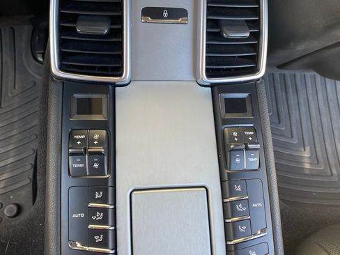 Used 2015 Porsche Panamera image 26