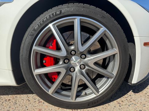 Used 2013 Aston Martin V8 Vantage Roadster image 16