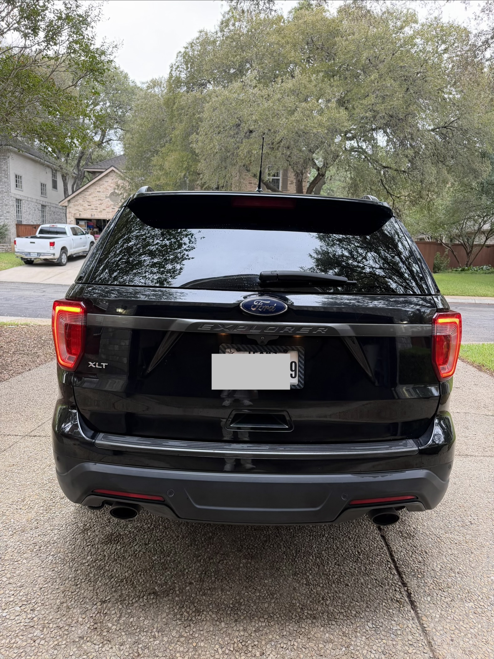 Used 2018 Ford Explorer XLT w/ Equipment Group 202A FWD image 9