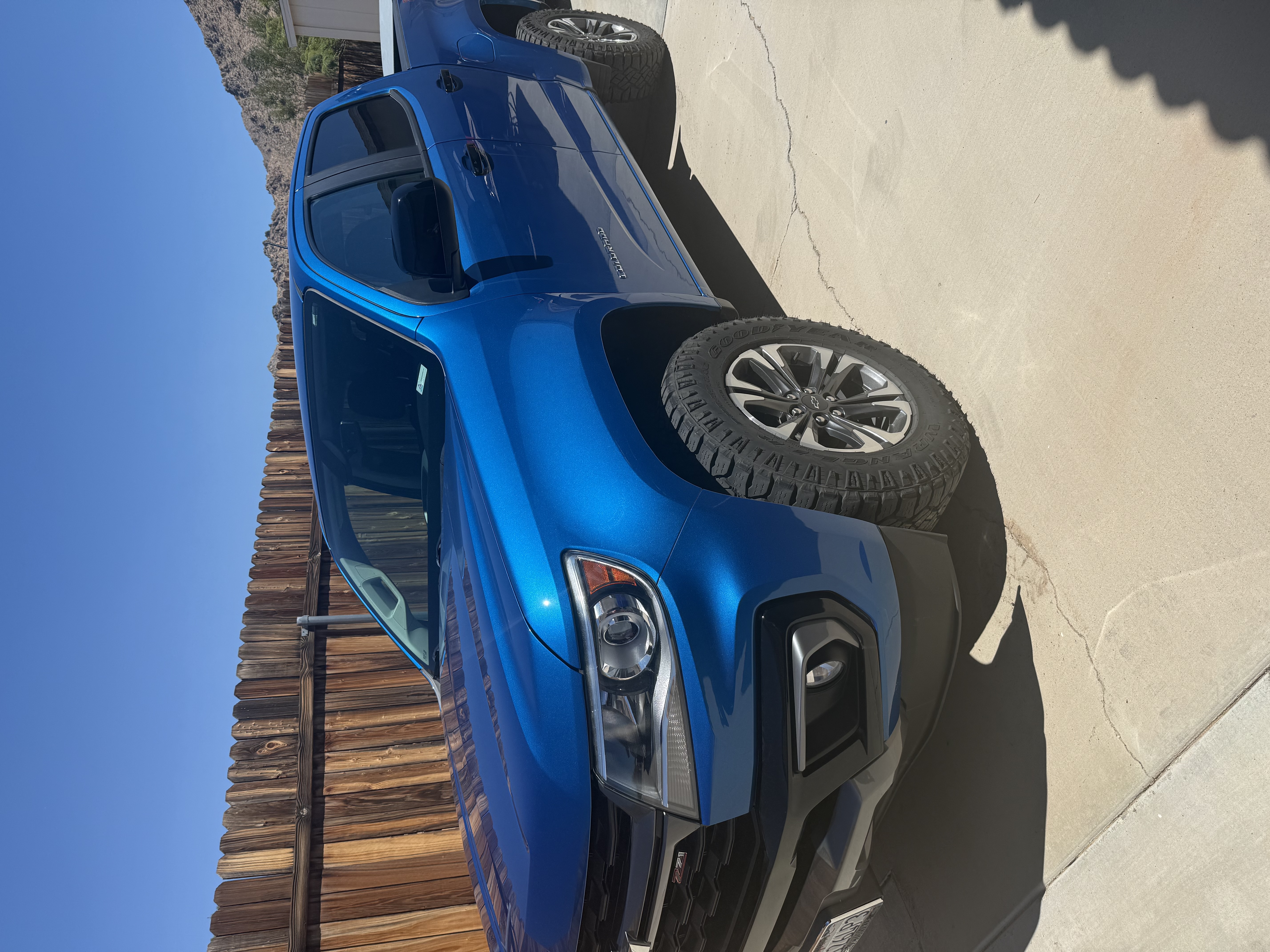 Used 2022 Chevrolet Colorado Z71 AWD/4WD image 1