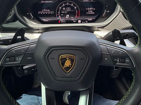 Used 2022 Lamborghini Urus AWD/4WD image 12
