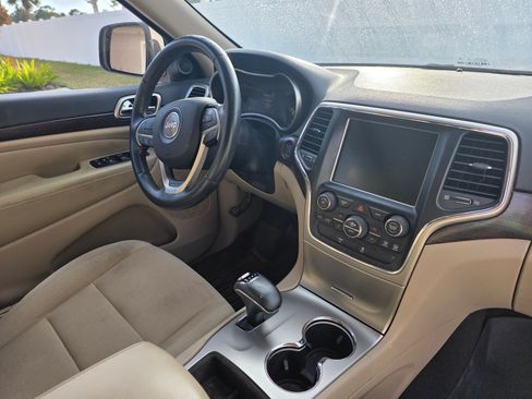 Used 2014 Jeep Grand Cherokee Laredo w/ 18" Wheel & 8.4" Radio Group image 8