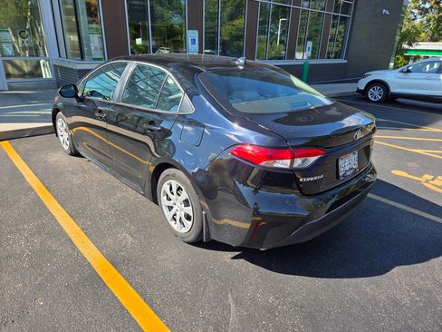 Used 2023 Toyota Corolla LE image 6