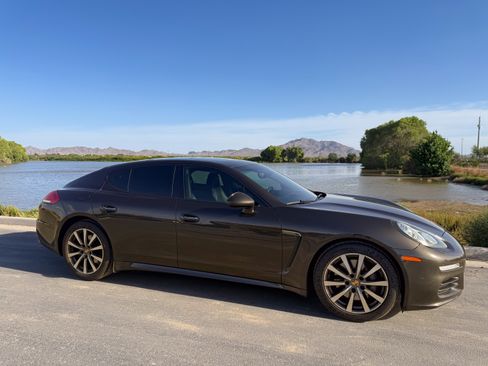 Used 2015 Porsche Panamera image 2