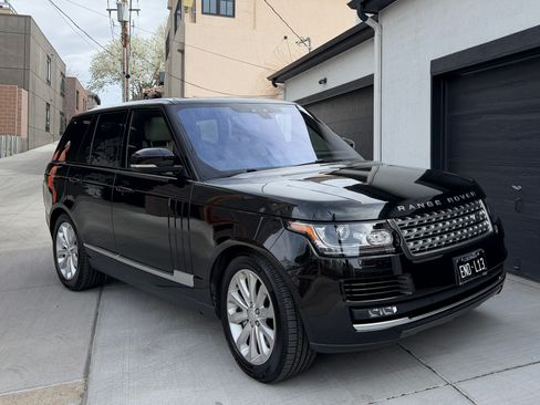 Used 2017 Land Rover Range Rover HSE image 1