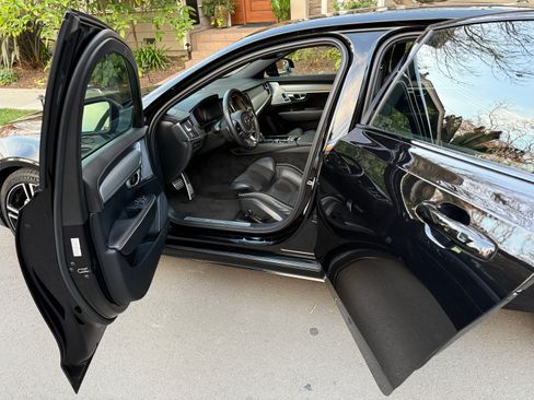 Used 2020 Volvo S90 T8 Inscription image 9