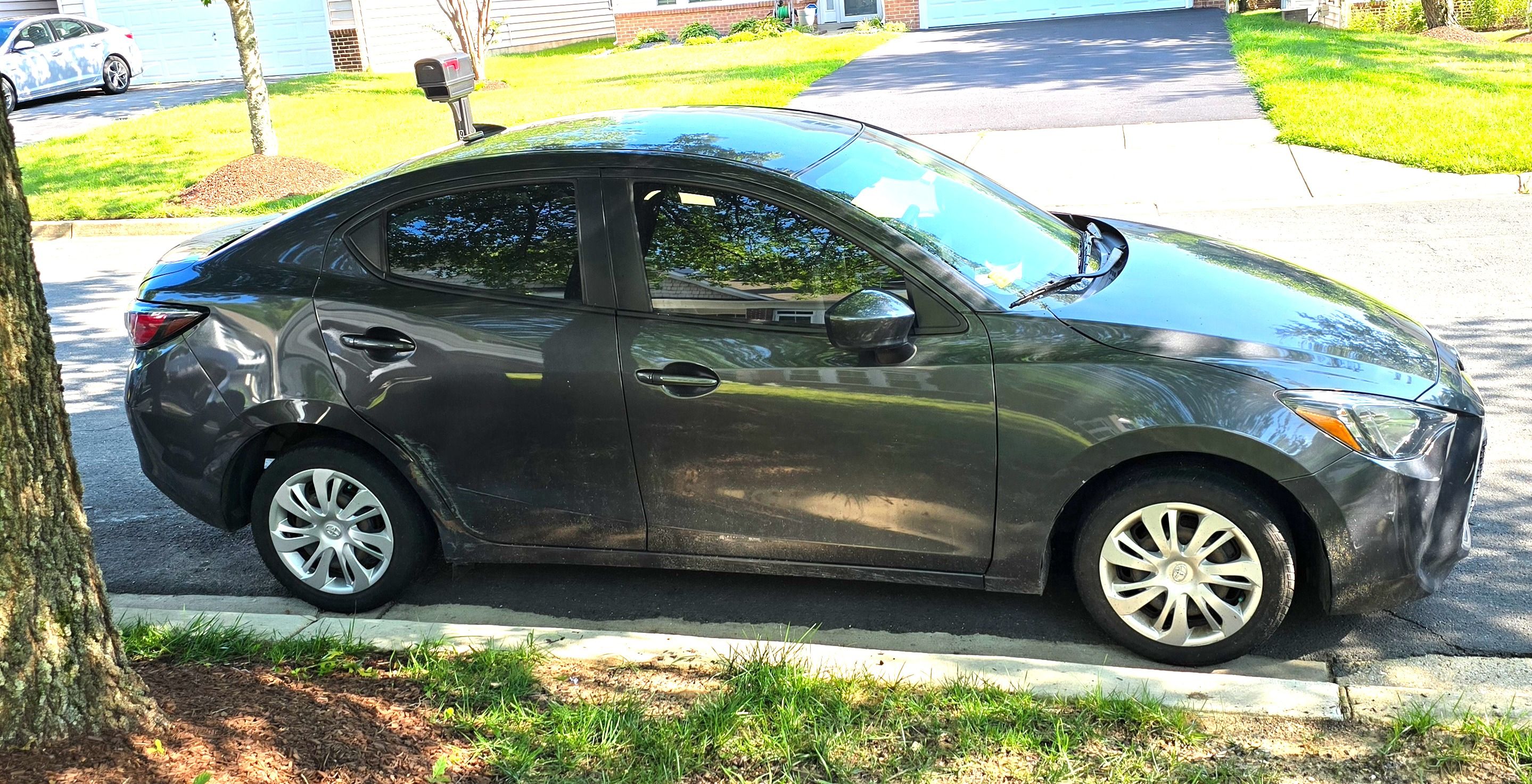 Used 2020 Toyota Yaris Sedan FWD image 6