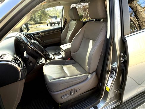 Used 2020 Lexus GX 460 Premium image 10