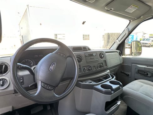 Used 2009 Ford E-350 and Econoline 350 Super Duty image 9
