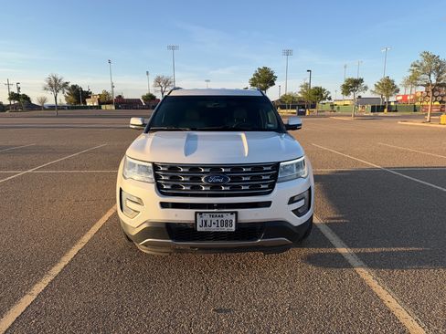 Used 2017 Ford Explorer Limited image 2