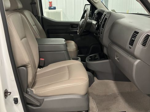 Used 2018 Nissan NV 3500 SL image 11