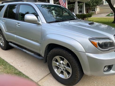 Used 2006 Toyota 4Runner Sport w/ Preferred Accessory Pkg AWD/4WD image 2
