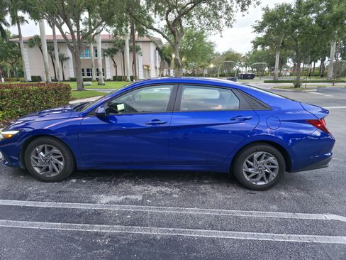 Used 2024 Hyundai Elantra SEL image 16