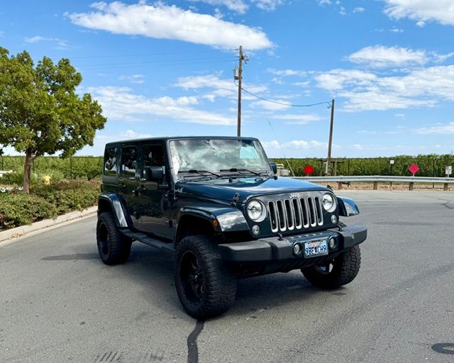 Used 2016 Jeep Wrangler Unlimited Sahara w/ Connectivity Group AWD/4WD image 2