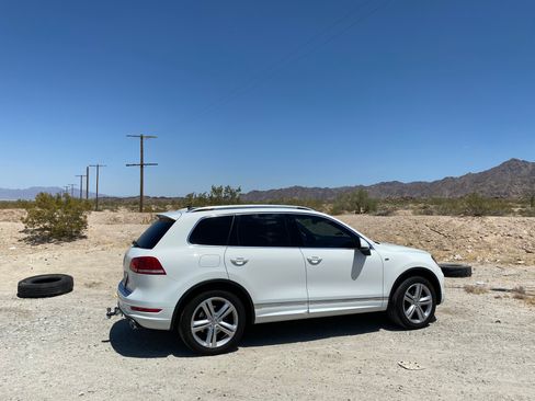 Used 2014 Volkswagen Touareg TDI AWD/4WD image 21
