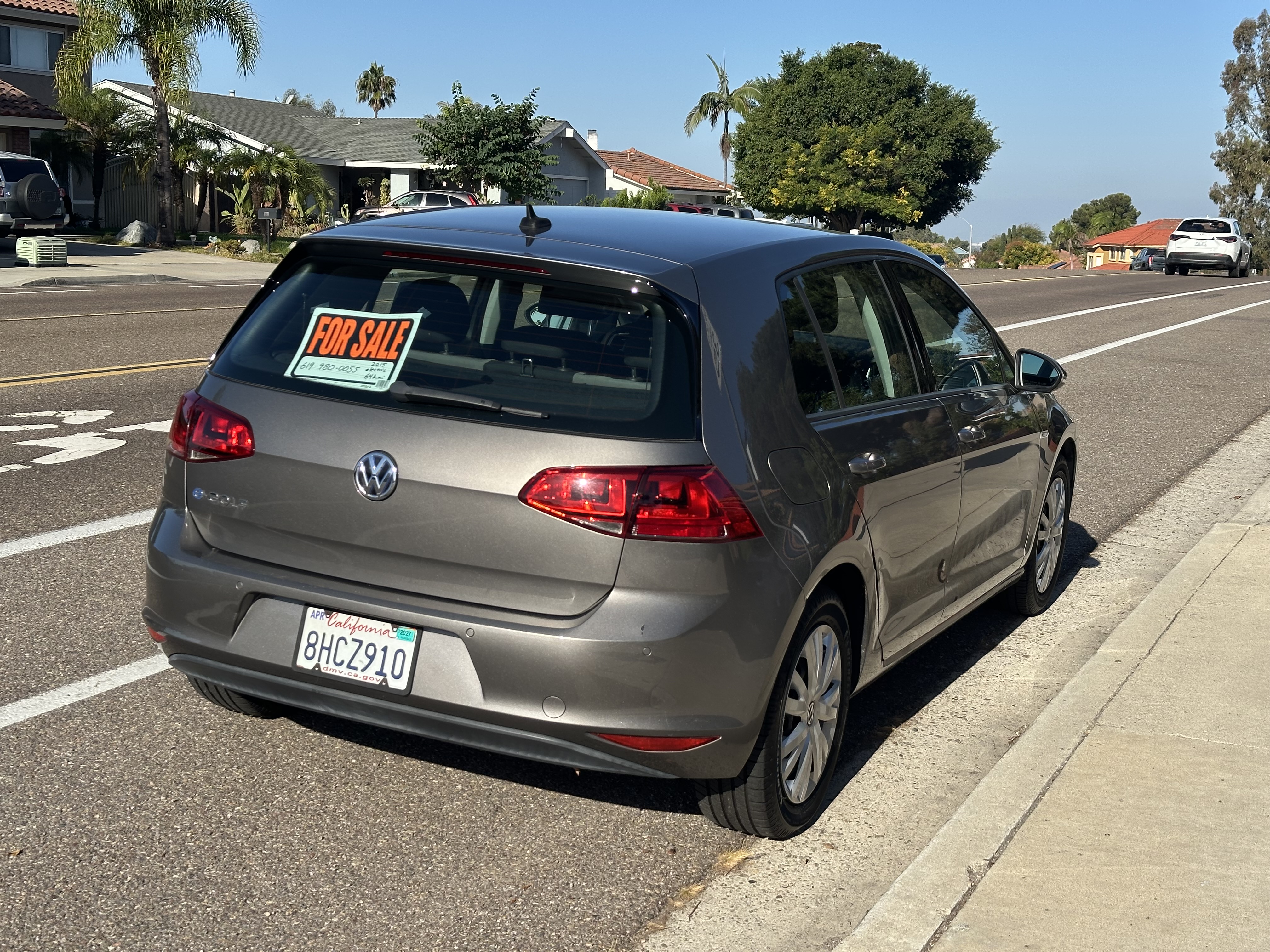 Used 2015 Volkswagen e-Golf Limited Edition FWD image 4
