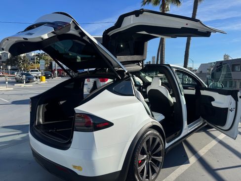 Used 2025 Tesla Model X Plaid image 19