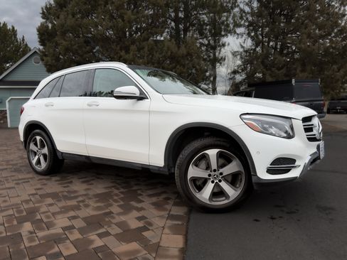 Used 2018 Mercedes-Benz GLC 300 4MATIC image 4