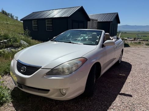 Used 2005 Toyota Solara SLE FWD image 1