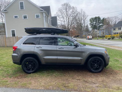 Used 2012 Jeep Grand Cherokee Laredo w/ Laredo E Group image 11