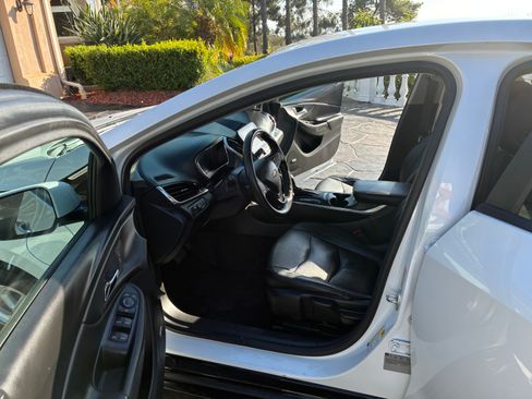 Used 2016 Chevrolet Volt Premier w/ Driver Confidence Package FWD image 11