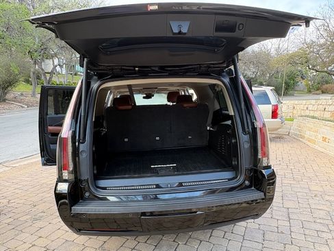 Used 2019 Cadillac Escalade ESV Luxury w/ Escalade Sport Edition RWD image 5
