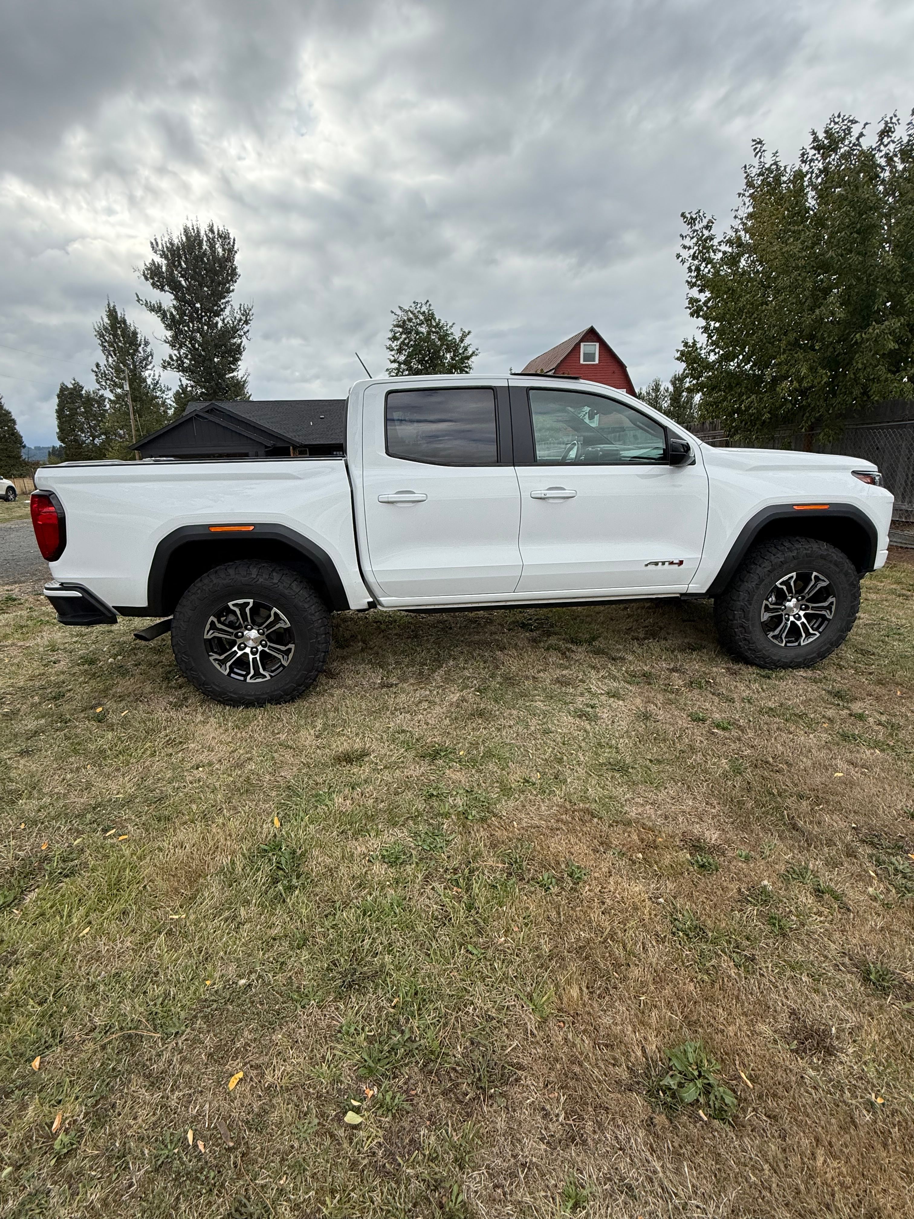 Used 2023 GMC Canyon AT4 w/ AT4 Premium Package AWD/4WD image 8