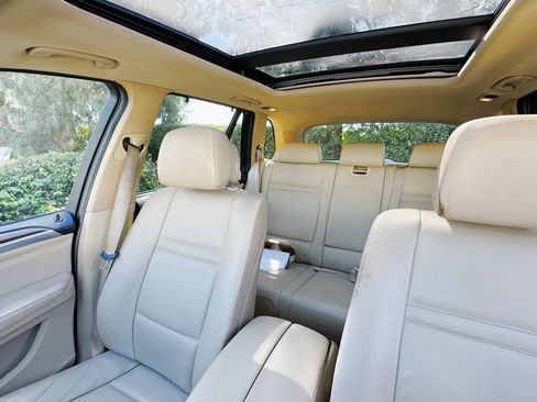 Used 2011 BMW X5 xDrive35i image 2