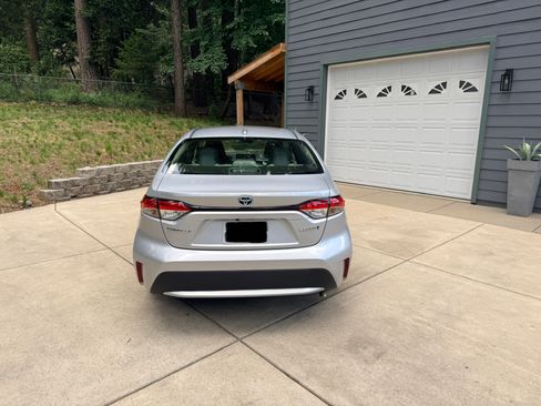 Used 2022 Toyota Corolla LE FWD image 9