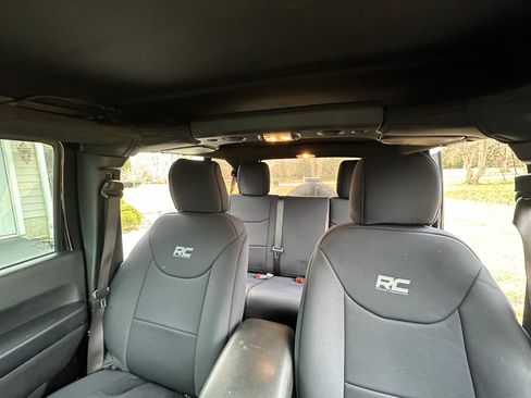 Used 2017 Jeep Wrangler Unlimited Sport w/ Quick Order Package 23S AWD/4WD image 13