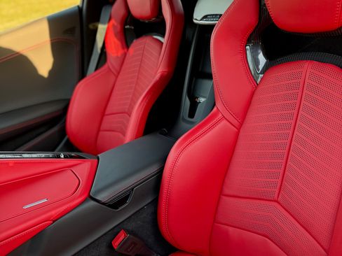 Used 2024 Chevrolet Corvette Stingray Premium Cpe w/ Battery Protection Package image 15