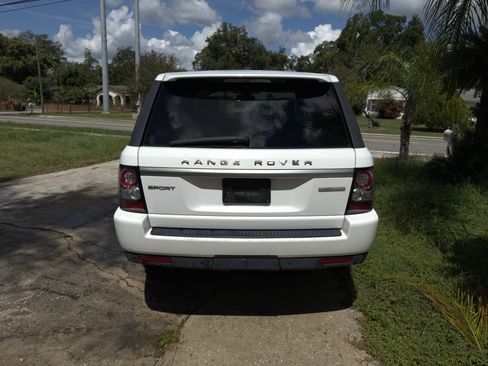 Used 2013 Land Rover Range Rover Sport HSE LUX w/ Luxury Interior Pkg image 2