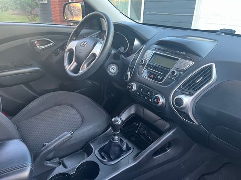 Used 2010 Hyundai Tucson GLS image 15